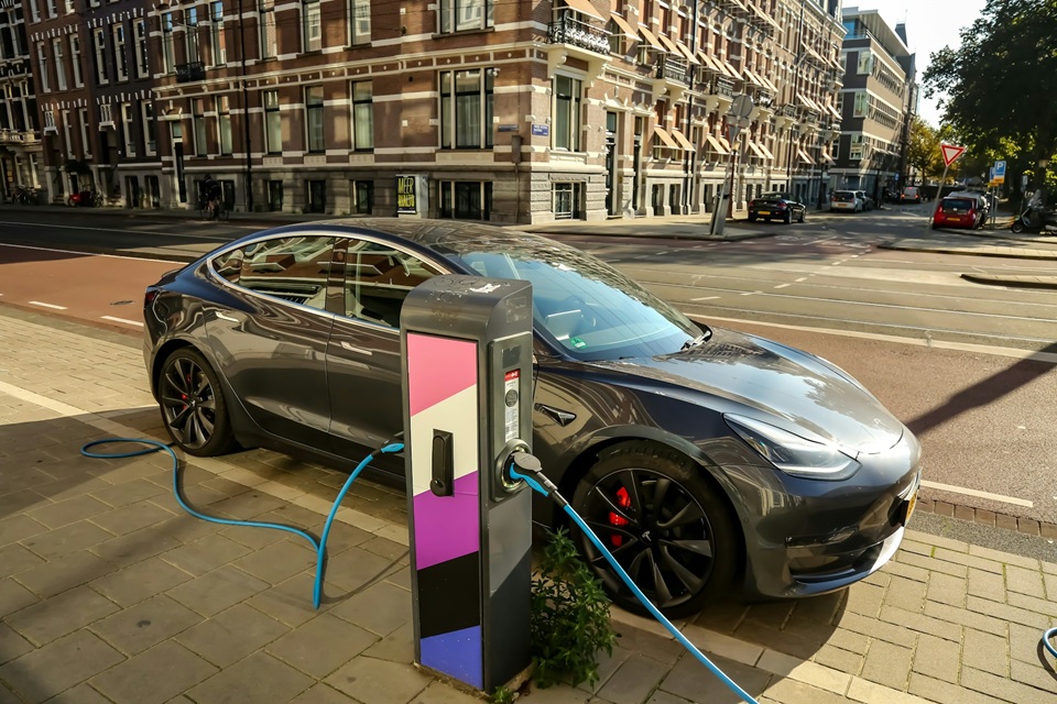 Tesla Model 3 recharge