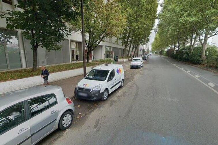 Location parking 76 quai des carrières CharentonlePont, quai des