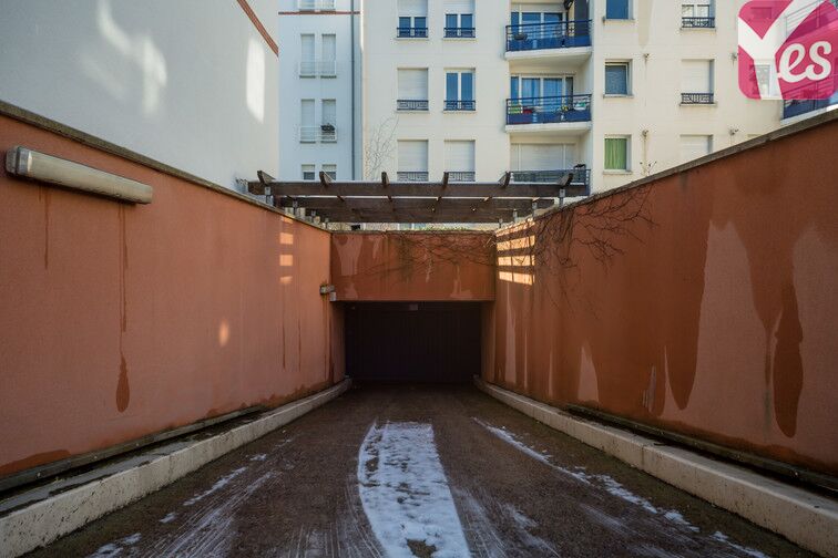 Location parking / garage Métro Pierre et Marie Curie, avenue Maurice Thorez, IvrysurSeine Location parking / garage Métro Pierre et Marie Curie, avenue Maurice Thorez, IvrysurSeine
