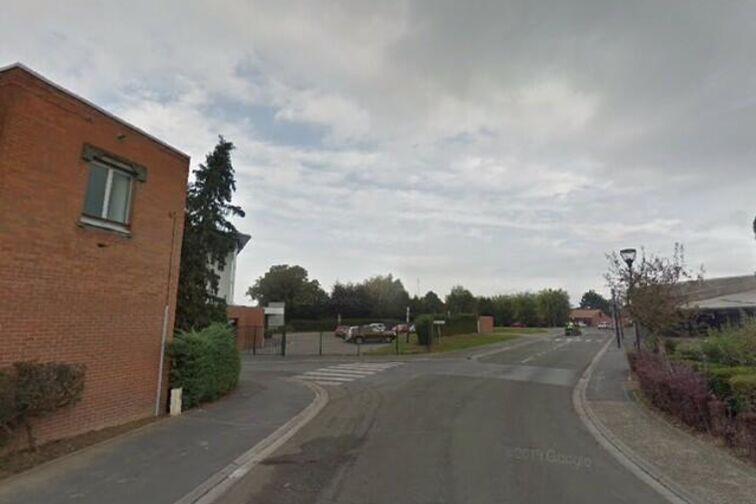Location parking Mairie Paul Eluard DouchylesMines (box aérien